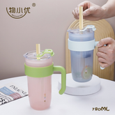 1-  كوب زجاج شفاف بغطاء وشفاط 780 مل